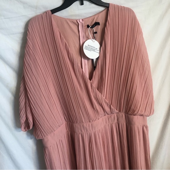 boohoo Pink Plush Occasion Pleaded Dress - Picture 6 of 10